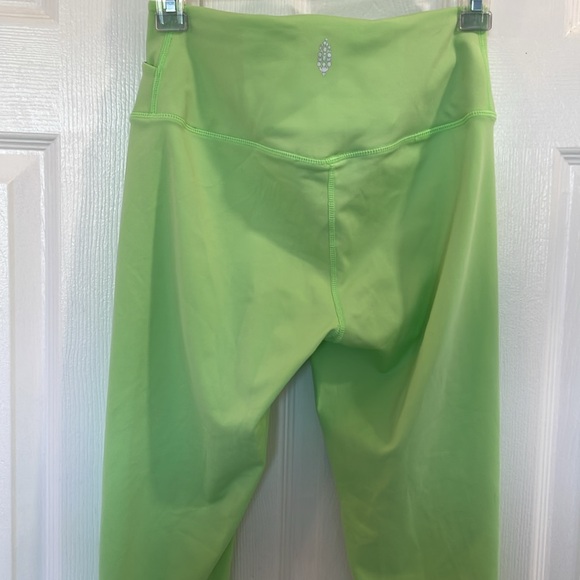 FREE PEOPLE MOVEMENT CRISS CROSS WAIST CROPPED LEGGINGS GREEN SIZE SMALL - Picture 4 of 9